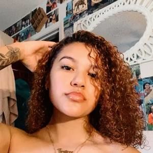 Meet your Posher, Desiree